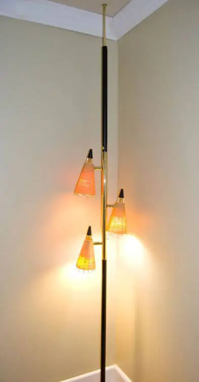 vintage-pole-light