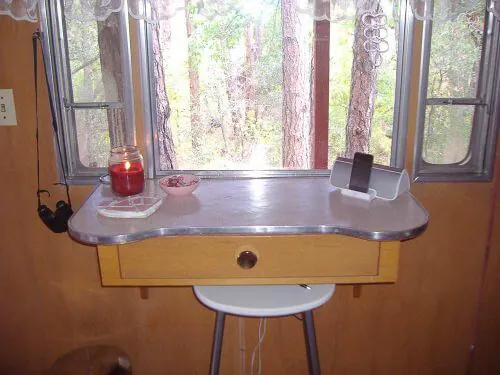 vintage-dressing-table