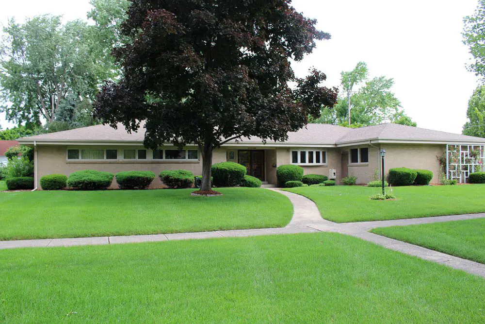 midcentury-brick-ranch-house