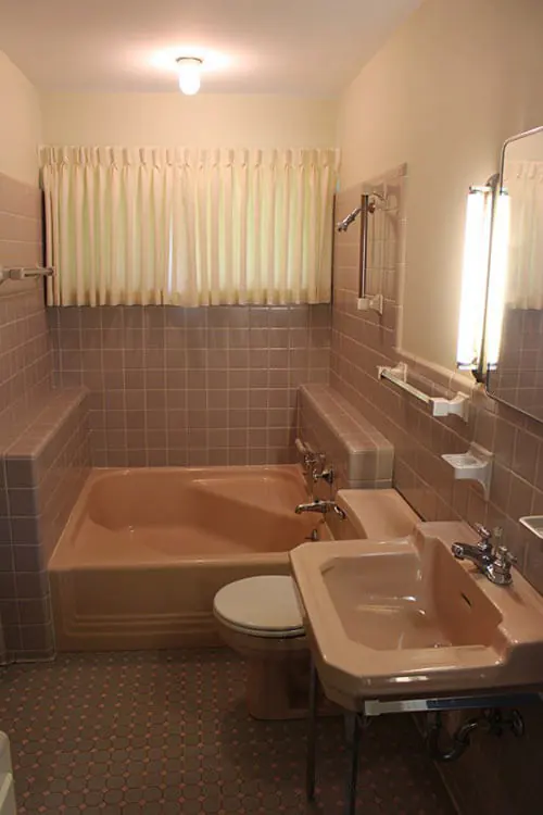 vintage-pink-bathroom