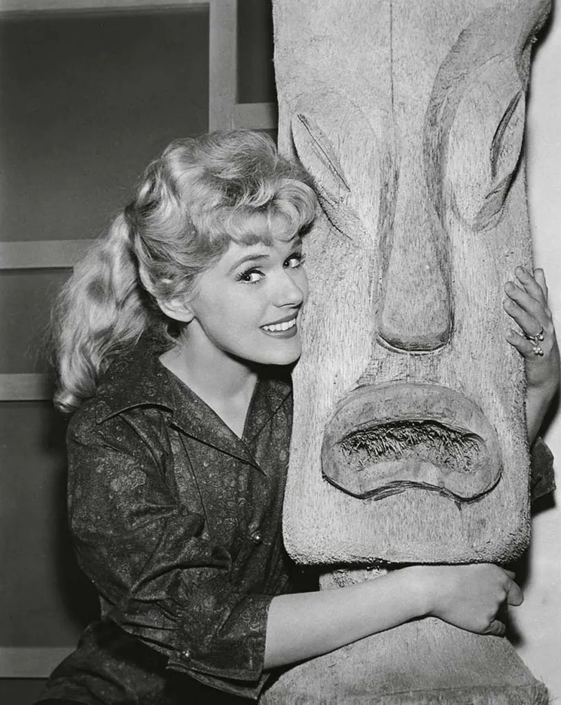 sven kirsten book Connnie Stevens on the set of "Hawaiian Eye", 1959