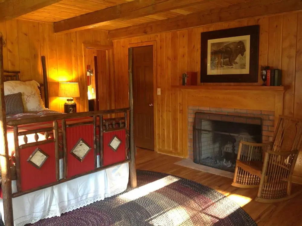 knotty pine walls