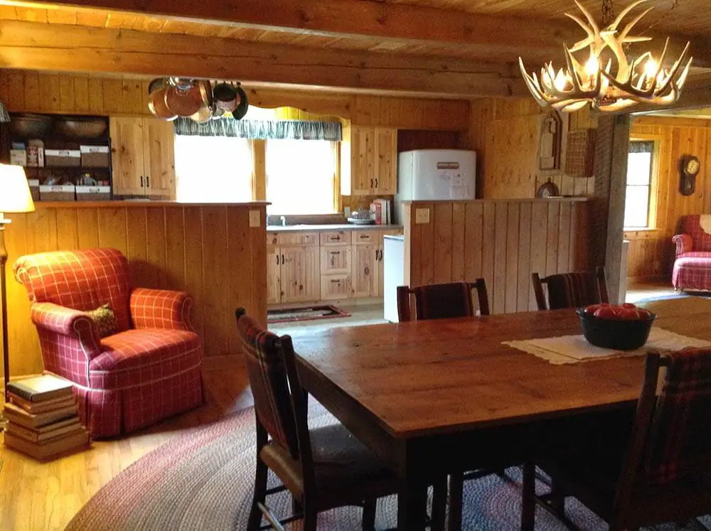knotty pine walls