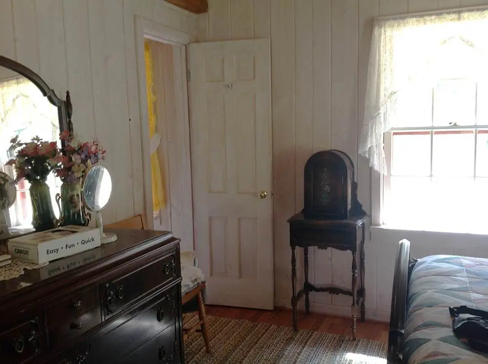 knotty pine walls painted