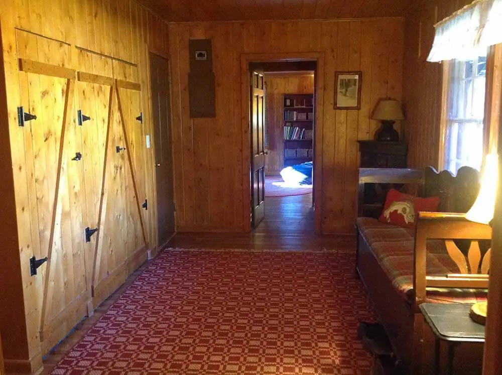 knotty pine walls