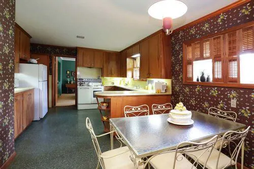 retro-yellow-and-brown-kitchen