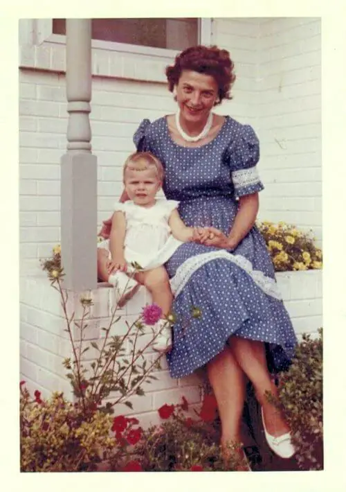 mom and daughter