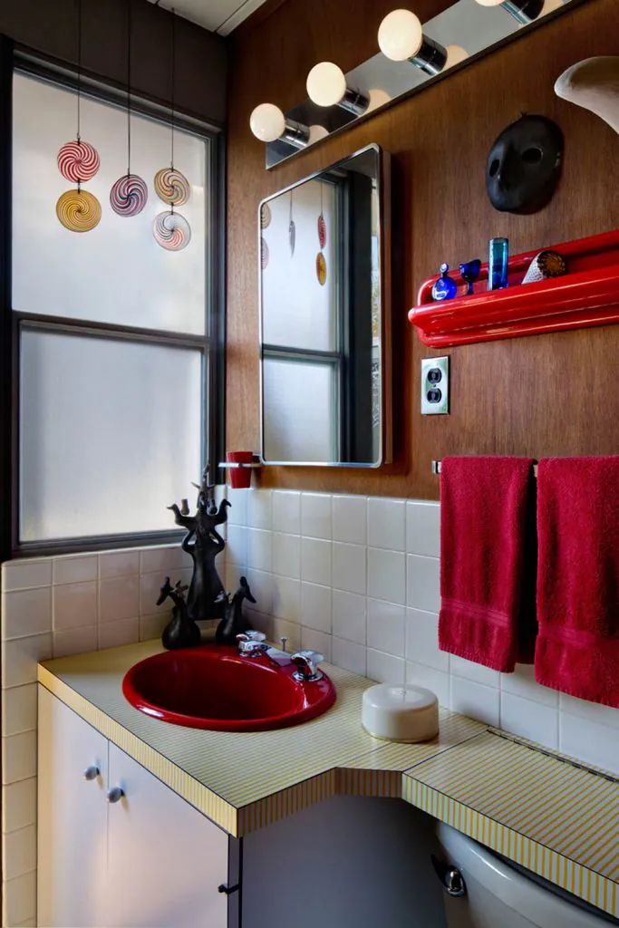 https://retrorenovation.com/2019/02/11/formica-wall-tiles-vintage-rare/ eichler bathroom