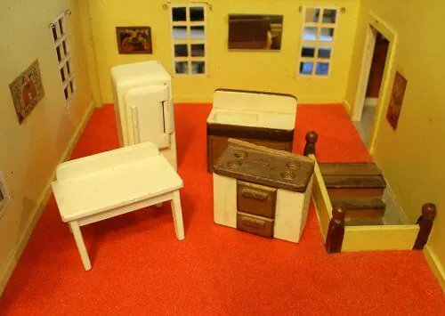 vintage-dollhouse-furniture-1-2