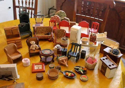 vintage-dollhouse-furniture-1