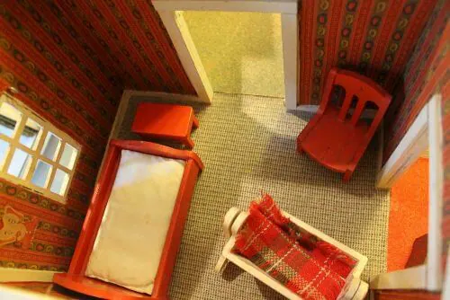 vintage-dollhouse-furniture-5-2
