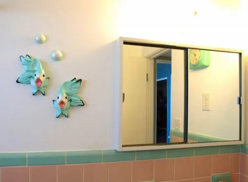 vintage-bathroom-fish