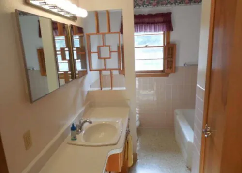 vintage pink bathroom