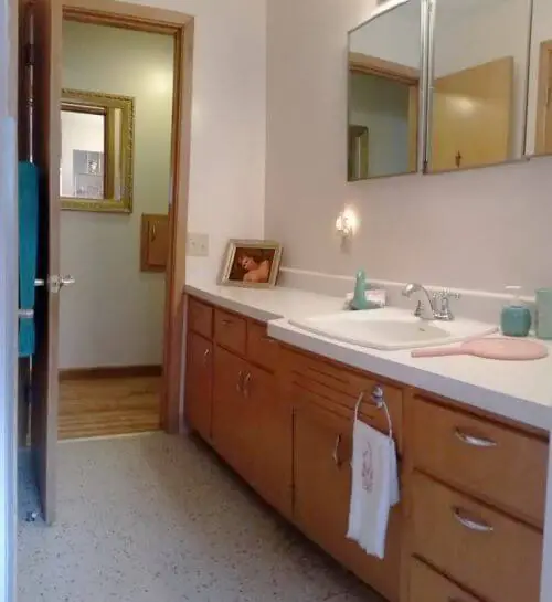 vintage pink bathroom