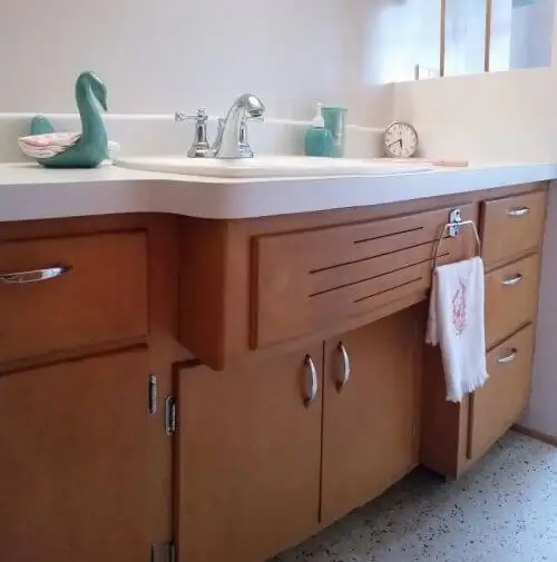 vintage pink bathroom