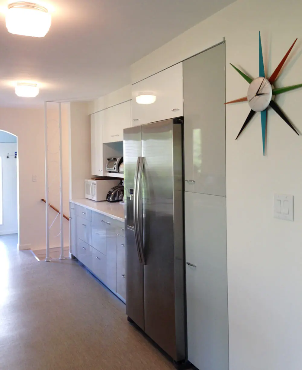 midcentury modern kitchen with nelson starburst clock