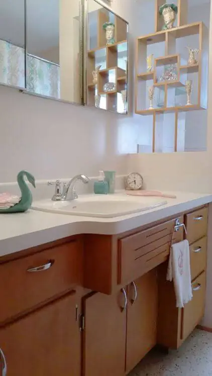 vintage pink bathroom