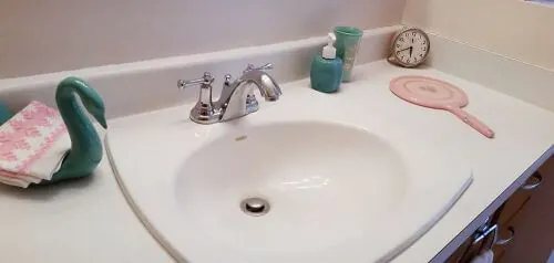 vintage pink bathroom