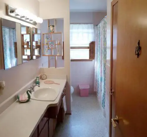 vintage pink bathroom