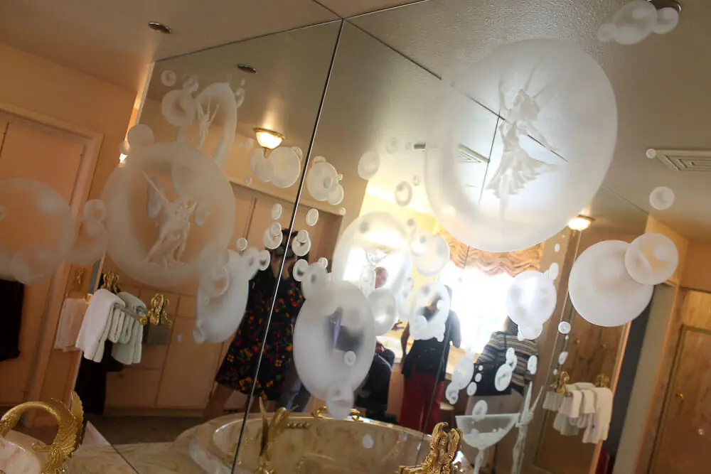 jackie gaughan penthouse in las vegas fairies in bubbles etched mirror in jackie gaughan apartment
