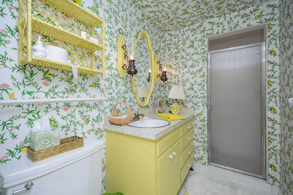 bathroom with wallpaper on the ceiling