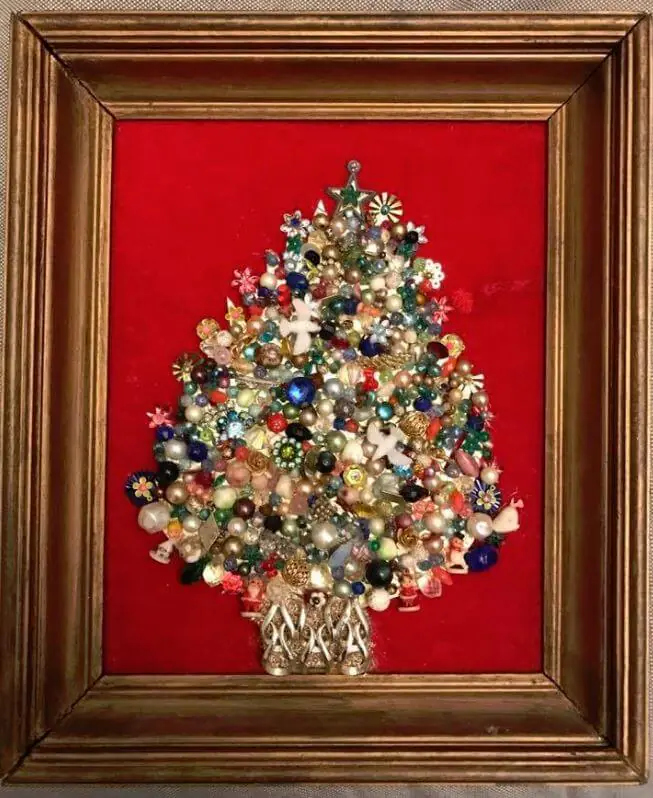 broken-jewelry-christmas-tree