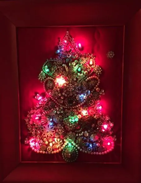 costume-jewelry-christmas-tree