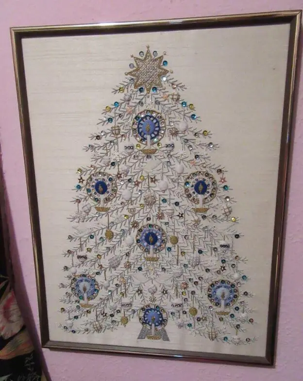 embroidered-christmas-tree