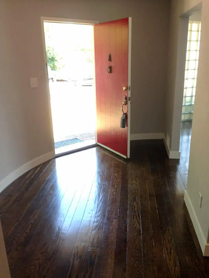 round entry way foyer