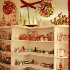 christmas bookshelf display