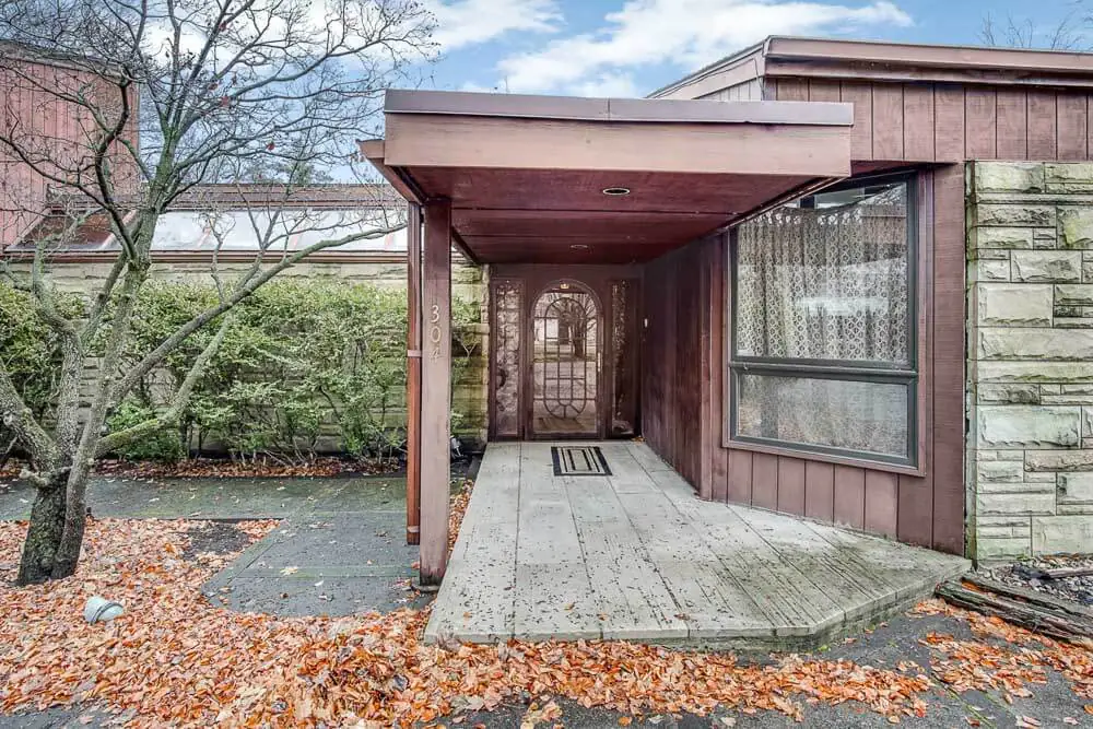 1970s house entry way