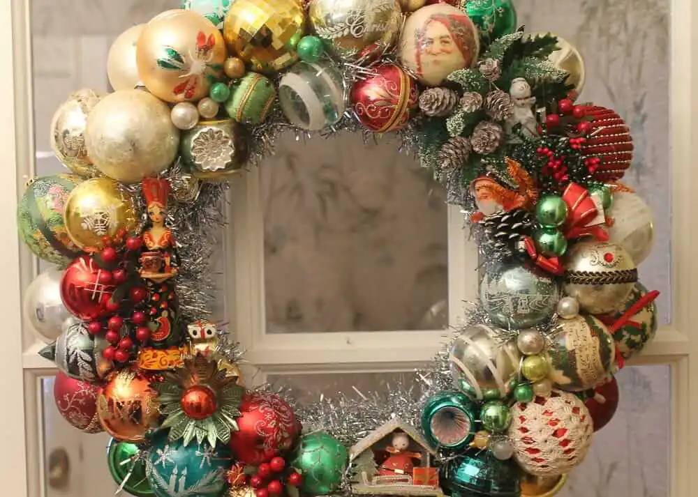 small items to decorate an ornament wreath