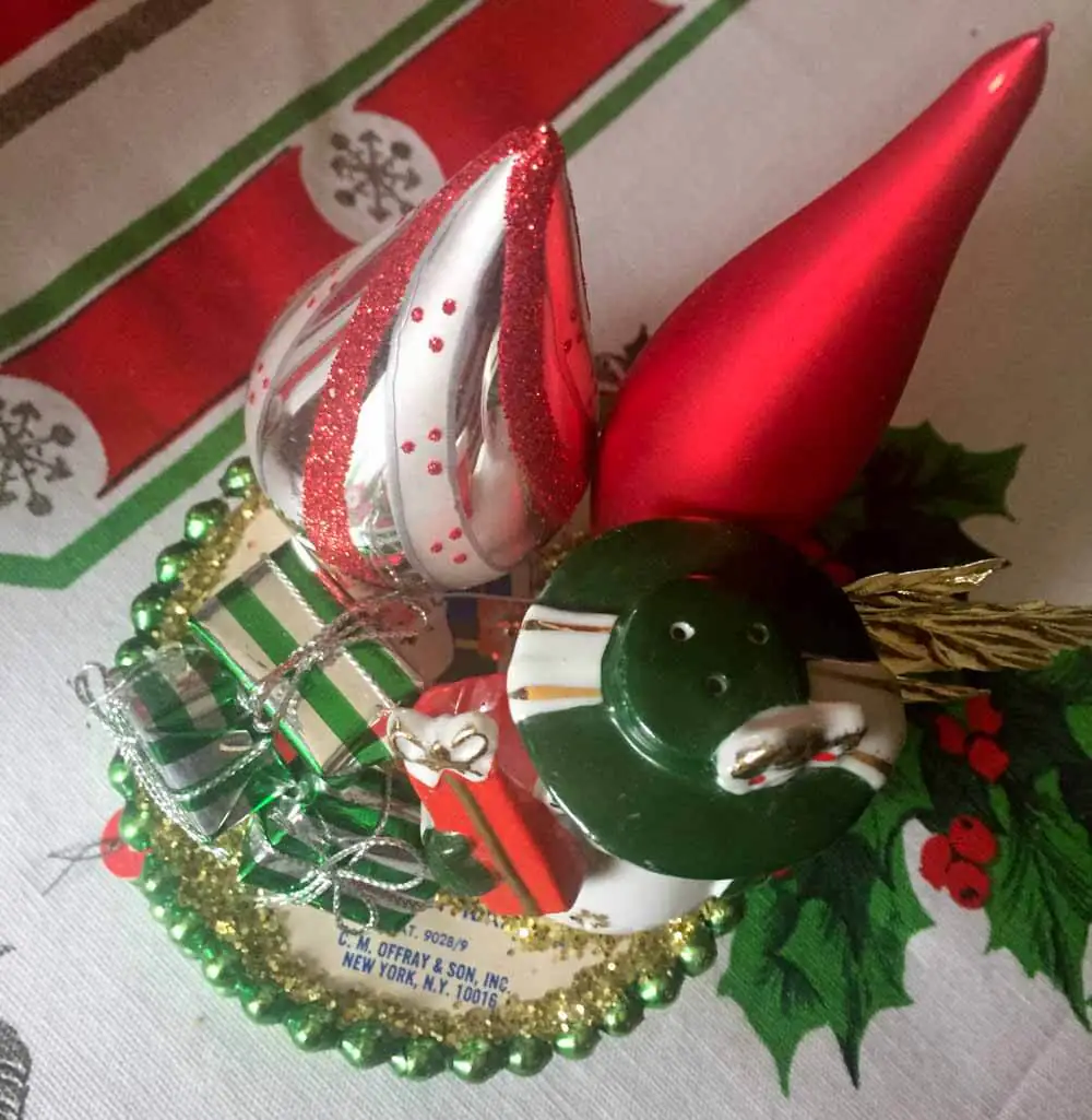craft using vintage christmas ornments